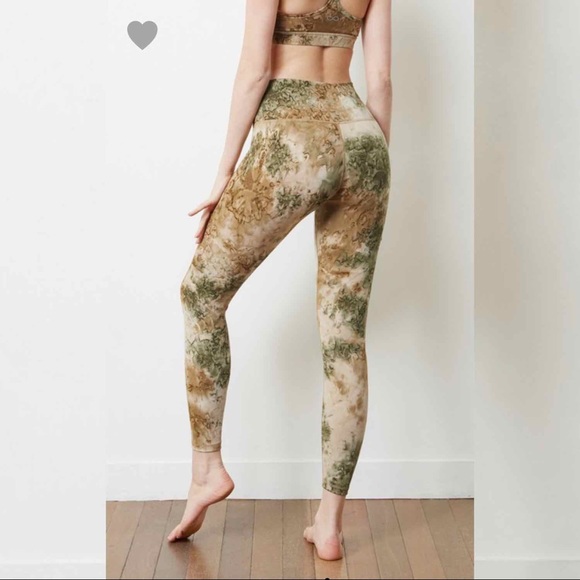 Lisa Yoga Set- Cloud Khaki - Picture 4 of 7